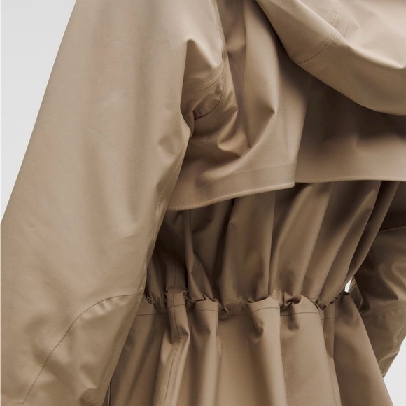 Lululemon - Rain Rebel Jacket in sheer oak - Picture 2 of 6